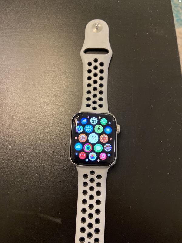 apple watch se 44 cellular nike