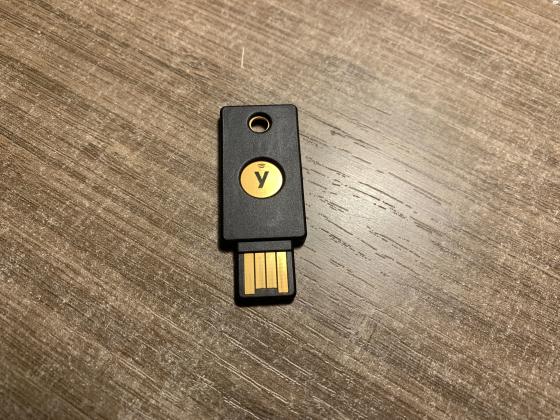 YubiKey 5 NFC הוא מכשיר