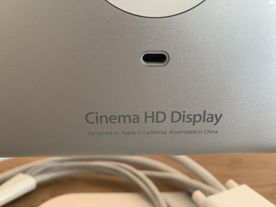 Apple A1082 Cinema HD Display