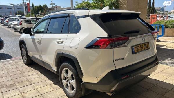 טויוטה RAV4 ארוך 4X2 Experience אוט' 2.0 (175 כ''ס) בנזין 2020 למכירה בראשון לציון