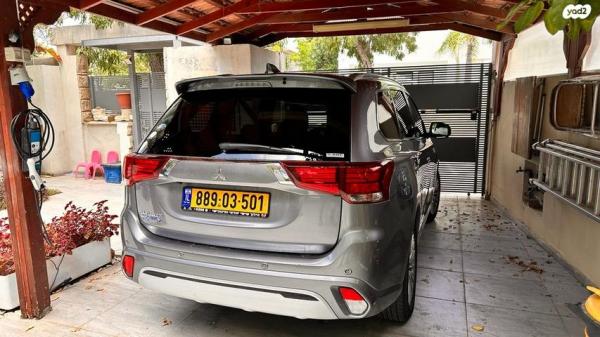 מיצובישי אאוטלנדר PHEV 4X4 Luxury הייבריד אוט' 5 מק' 2.4 (135 כ''ס) היברידי חשמל / בנזין 2020 למכירה בראשון לציון