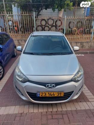 יונדאי i20 Insight אוט' 1.4 (100 כ"ס) בנזין 2014 למכירה בראשון לציון