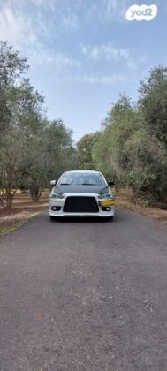 מיצובישי לנסר ספורטבק Sport אוט' 5 דל' 1.8 (140 כ"ס) בנזין 2015 למכירה ברעננה