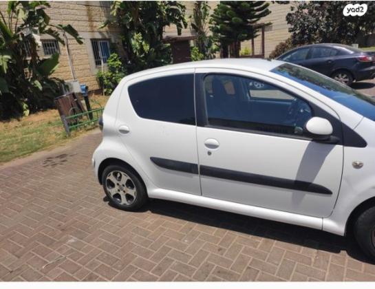 טויוטה אייגו (AYGO) Plus רובוטית 1.0 (69 כ''ס) בנזין 2012 למכירה בפתח תקווה