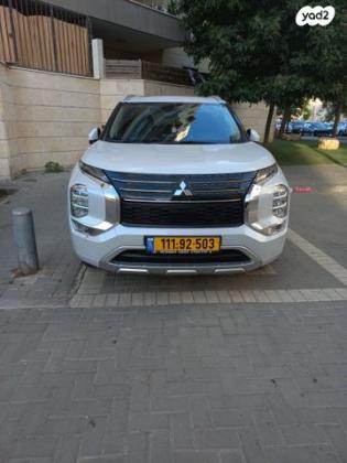 מיצובישי אאוטלנדר Luxury אוט' 7 מק' 2.5 (181 כ"ס) בנזין 2022 למכירה בלוד