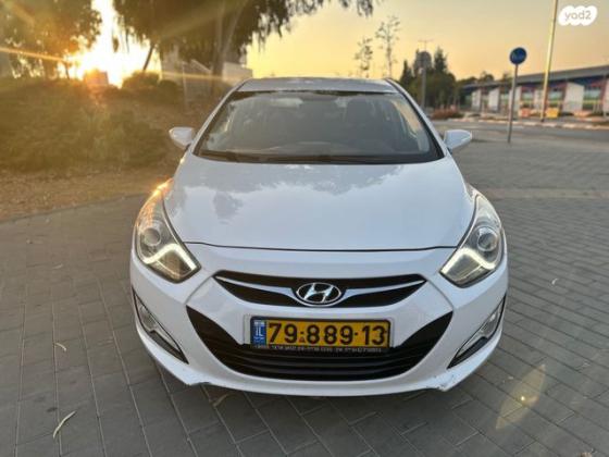 יונדאי i40 Premium אוט' 2.0 (178 כ''ס) בנזין 2012 למכירה בחולון