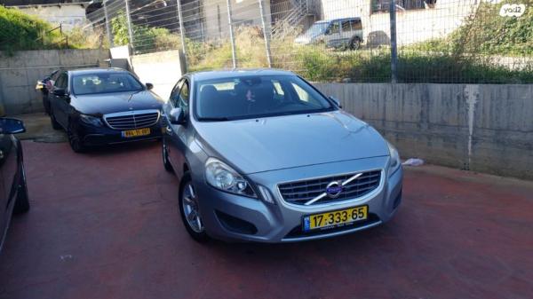 וולוו S60 Kinetic אוט' 2.0 (203 כ''ס) בנזין 2011 למכירה בתל אביב יפו