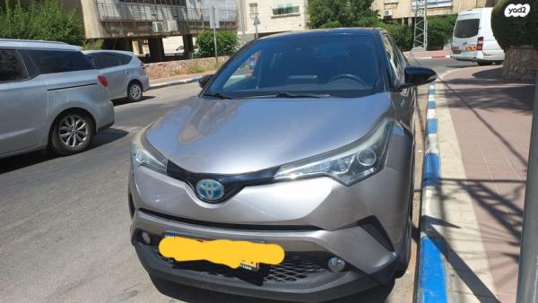 טויוטה C-HR Chic הייבריד אוט' 1.8 (98 כ"ס) בנזין 2017 למכירה בבני ברק