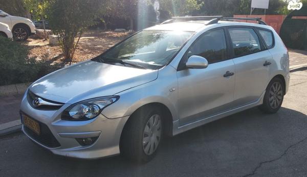 יונדאי i30CW Inspire סטיישן אוט' 1.6 (126 כ''ס) בנזין 2012 למכירה בפתח תקווה