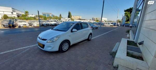 יונדאי i20 Inspire אוט' 1.4 (100 כ"ס) [2009-2015] בנזין 2011 למכירה בכפר סבא