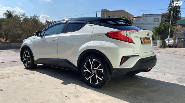 טויוטה C-HR Chic הייבריד אוט' 1.8 (98 כ"ס) בנזין 2017 למכירה בכפר מנדא