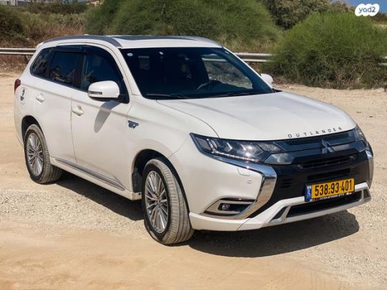 מיצובישי אאוטלנדר PHEV 4X4 Luxury הייבריד אוט' 5 מק' 2.4 (135 כ''ס) היברידי חשמל / בנזין 2019 למכירה בקיסריה