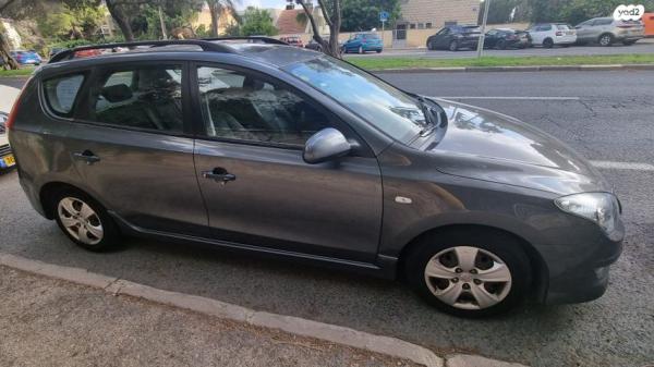 יונדאי i30CW Inspire סטיישן אוט' 1.6 (126 כ''ס) בנזין 2010 למכירה בחיפה