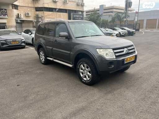 מיצובישי פג'רו ארוך 4X4 Desert אוט' דיזל 7 מק' 3.2 (200 כ"ס) דיזל 2012 למכירה ברעננה