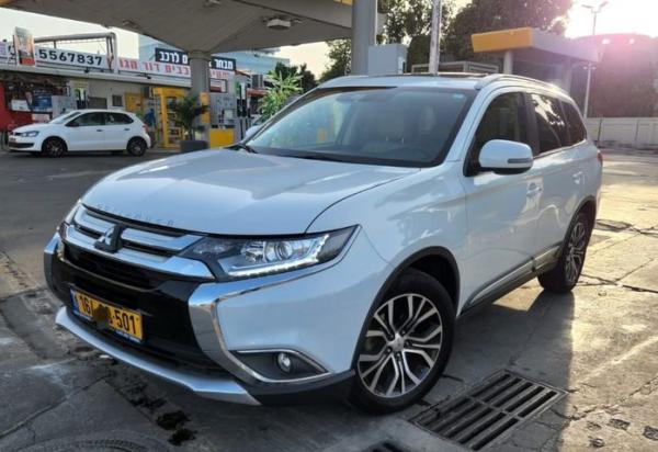 מיצובישי אאוטלנדר Premium אוט' 7 מק' 2.0 (150 כ''ס) בנזין 2018 למכירה בחולון