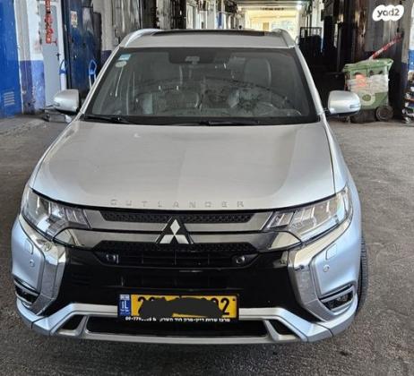 מיצובישי אאוטלנדר PHEV 4X4 Luxury הייבריד אוט' 5 מק' 2.4 (135 כ''ס) היברידי חשמל / בנזין 2020 למכירה ברעננה