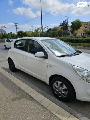 יונדאי i20 Instyle אוט' 1.4 (100 כ''ס) בנזין 2012 למכירה בקרית ים