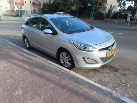 יונדאי i30 Inspire סטיישן אוט' 1.6 (135 כ"ס) בנזין 2014 למכירה באלעד