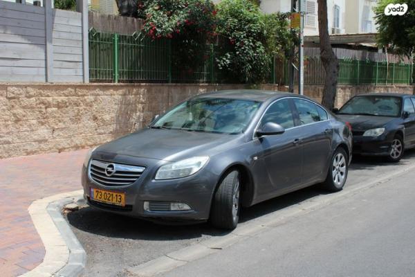 אופל אינסיגניה Edition סדאן אוט' 2.0 (220 כ"ס) בנזין 2012 למכירה בפתח תקווה