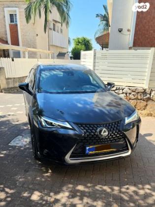 לקסוס UX UX200 Luxury אוט' 2.0 (173 כ''ס) בנזין 2020 למכירה בקרית אתא