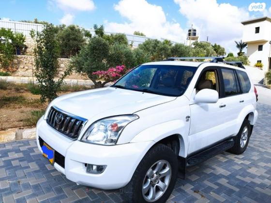 טויוטה לנד קרוזר ארוך 4X4 Luxury אוט' דיזל 8 מק' 3.0 (166 כ''ס) דיזל 2005 למכירה בכפר קרע