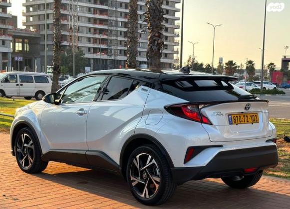 טויוטה C-HR Chic הייבריד אוט' 1.8 (98 כ"ס) בנזין 2022 למכירה בחולון