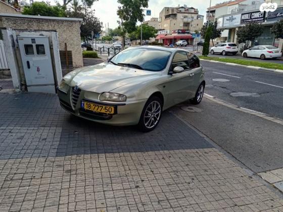 אלפא רומיאו 147 Distinctive ידני 3 דל' 1.6 (120 כ''ס) בנזין 2002 למכירה בקרית ביאליק