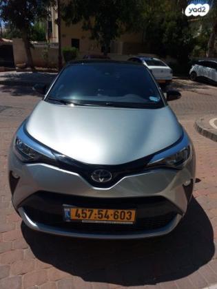 טויוטה C-HR Chic הייבריד אוט' 1.8 (98 כ"ס) בנזין 2023 למכירה בגן יבנה