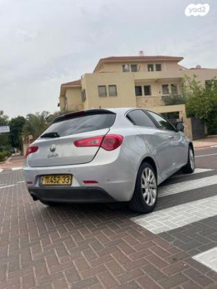 אלפא רומיאו ג'ולייטה Turismo רובוטית 1.4 (170 כ''ס) בנזין 2015 למכירה בראשון לציון