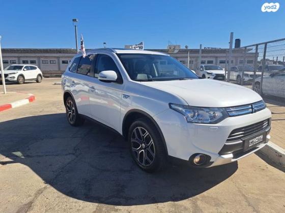 מיצובישי אאוטלנדר PHEV 4X4 הייבריד אוט' 5 מק' 2.0 (121 כ''ס) היברידי חשמל / בנזין 2015 למכירה בנתניה