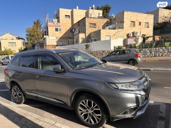 מיצובישי אאוטלנדר Premium אוט' 7 מק' 2.0 (150 כ''ס) בנזין 2016 למכירה בירושלים