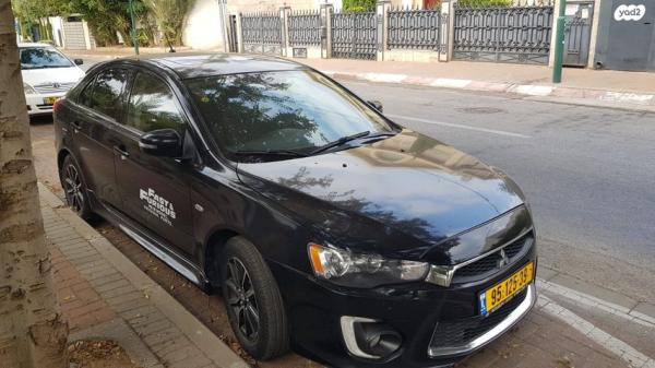 מיצובישי לנסר ספורטבק Sport אוט' 5 דל' 1.8 (140 כ"ס) בנזין 2017 למכירה בהרצליה