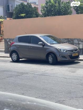 יונדאי i20 Insight אוט' 1.4 (100 כ"ס) בנזין 2013 למכירה בראשון לציון