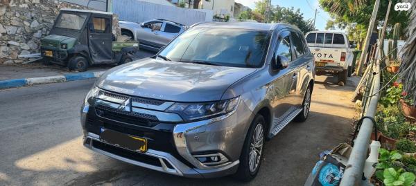 מיצובישי אאוטלנדר PHEV 4X4 Luxury הייבריד אוט' 5 מק' 2.4 (135 כ''ס) היברידי חשמל / בנזין 2019 למכירה בעין יעקב