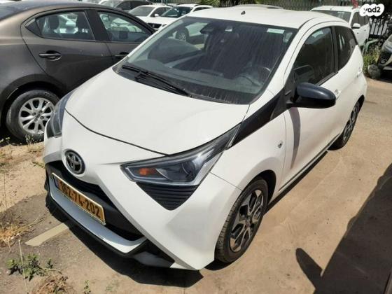 טויוטה אייגו (AYGO) X-Play אוט' 1.0 (72 כ''ס) בנזין 2020 למכירה בחולון