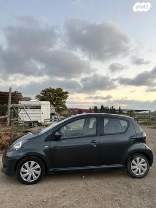 טויוטה אייגו (AYGO) Plus רובוטית 1.0 (69 כ''ס) בנזין 2013 למכירה בגבעת ברנר