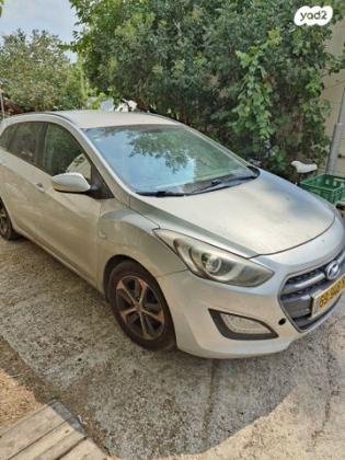 יונדאי i30 Inspire סטיישן אוט' 1.6 (135 כ"ס) בנזין 2017 למכירה ברקפת