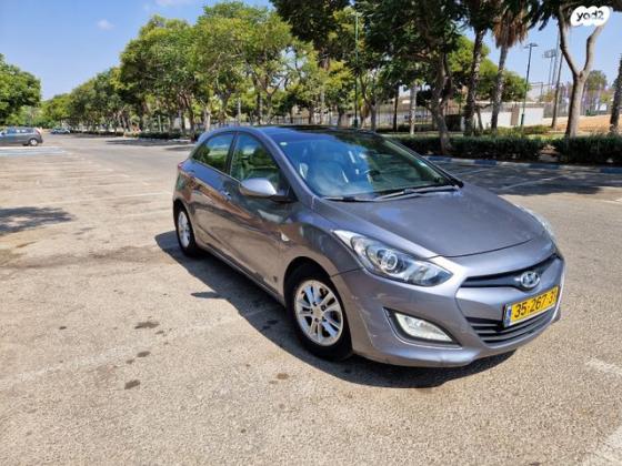 יונדאי i30 Premium אוט' 1.6 (135 כ''ס) בנזין 2014 למכירה ברעננה