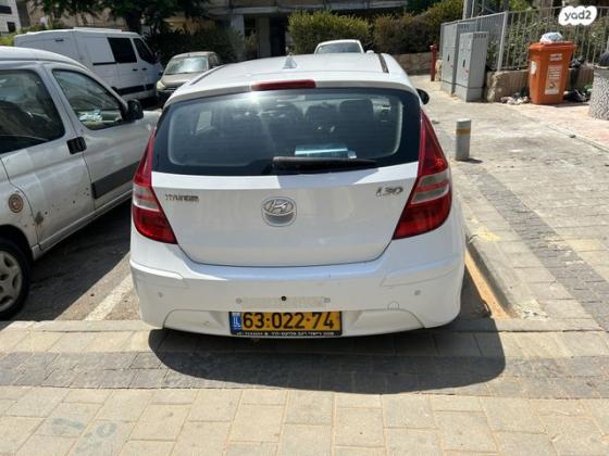 יונדאי i30 Supreme אוט' 1.6 (126 כ''ס) בנזין 2011 למכירה בבת ים