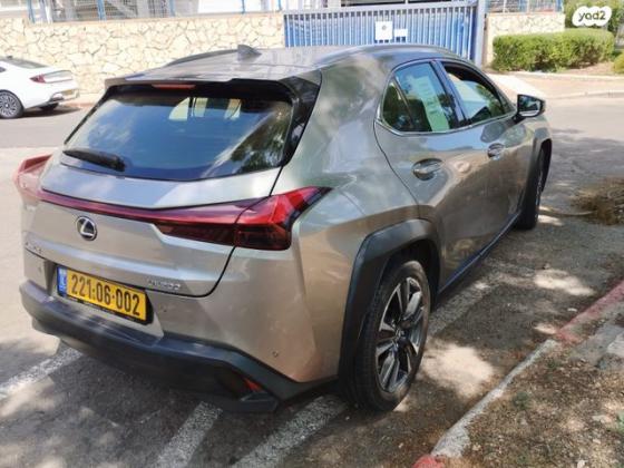 לקסוס UX UX200 Luxury אוט' 2.0 (173 כ''ס) בנזין 2020 למכירה בחיפה