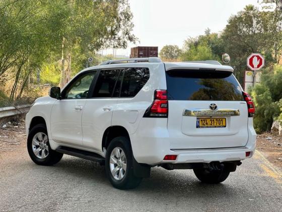 טויוטה לנד קרוזר ארוך 4X4 Luxury אוט' דיזל 7 מק' 2.8 (177 כ"ס) דיזל 2018 למכירה בחיפה