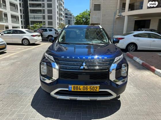 מיצובישי אאוטלנדר 4X4 Luxury אוט' 7 מק' 2.5 (181 כ"ס) בנזין 2022 למכירה בהוד השרון