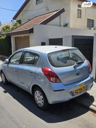 יונדאי i20 Inspire אוט' 1.4 (100 כ"ס) [2009-2015] בנזין 2013 למכירה ברמת השרון