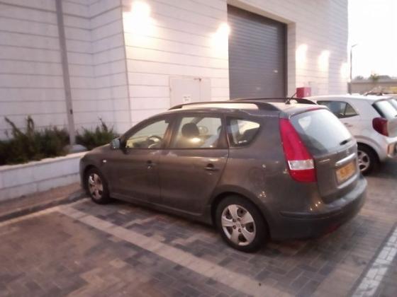 יונדאי i30CW Inspire סטיישן אוט' 1.6 (126 כ''ס) בנזין 2010 למכירה ברחובות