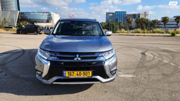 מיצובישי אאוטלנדר PHEV 4X4 Luxury הייבריד אוט' 5 מק' 2.0 (121 כ"ס) היברידי חשמל / בנזין 2018 למכירה בחיפה