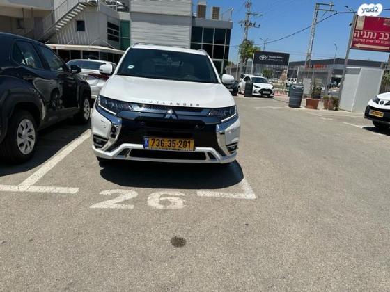 מיצובישי אאוטלנדר PHEV 4X4 Luxury הייבריד אוט' 5 מק' 2.4 (135 כ''ס) היברידי חשמל / בנזין 2019 למכירה בנתניה