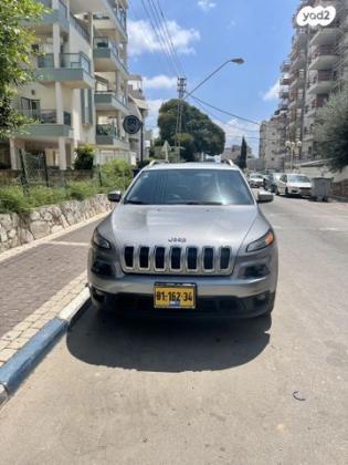 ג'יפ / Jeep צ'ירוקי Latitude אוט' 2.4 (184 כ''ס) בנזין 2015 למכירה בנהריה