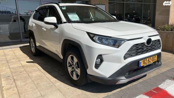 טויוטה RAV4 ארוך 4X2 Experience אוט' 2.0 (175 כ''ס) בנזין 2020 למכירה בראשון לציון