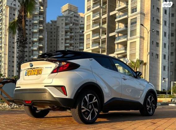 טויוטה C-HR Chic הייבריד אוט' 1.8 (98 כ"ס) בנזין 2022 למכירה בחולון