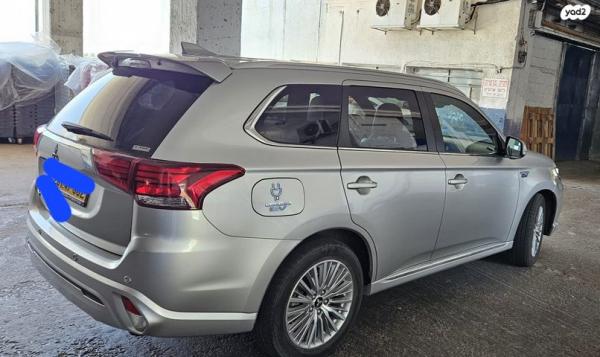 מיצובישי אאוטלנדר PHEV 4X4 Luxury הייבריד אוט' 5 מק' 2.4 (135 כ''ס) היברידי חשמל / בנזין 2020 למכירה ברעננה